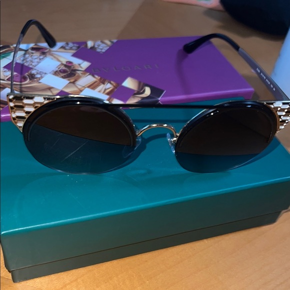 BVLGARI Prestine Luxurious Black and Gold Sunglasses everything included NWOT - Picture 3 of 10